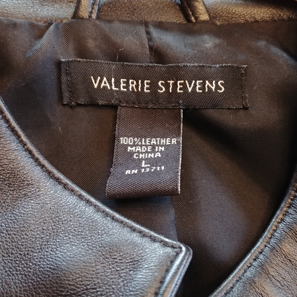 Elegant Black Leather Jacket - Picture 2 of 2